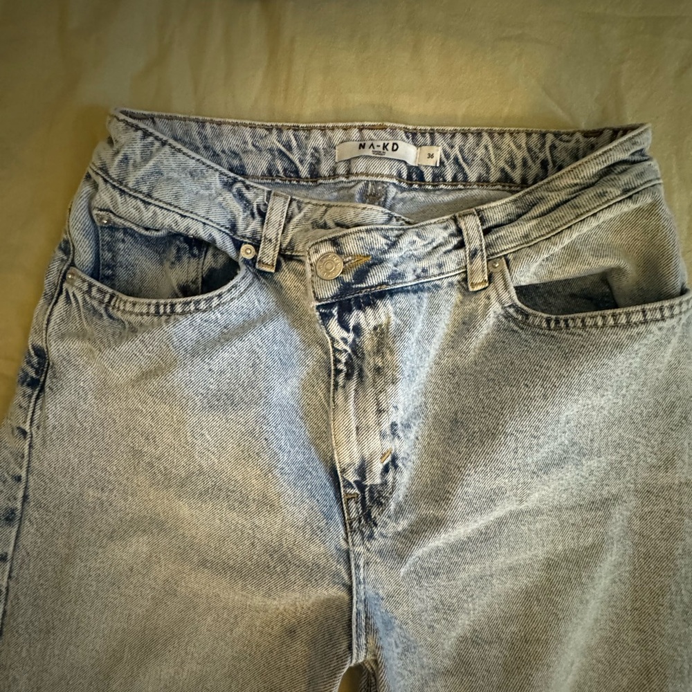 Straight low rise blue jeans